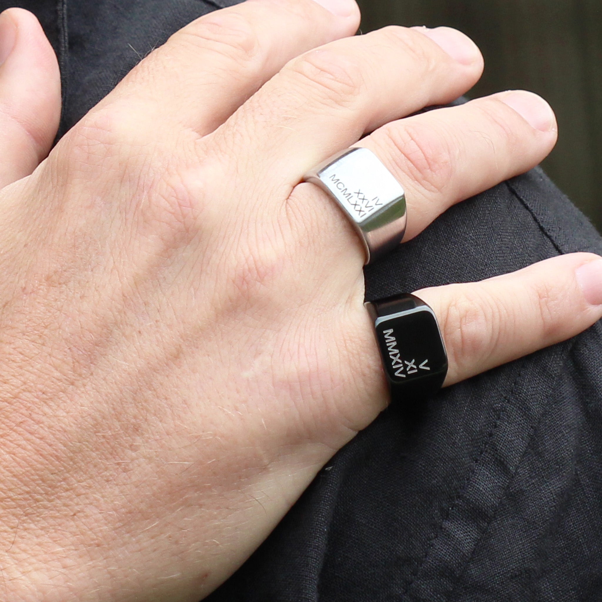 Simple Ring Black | Roman Numerals