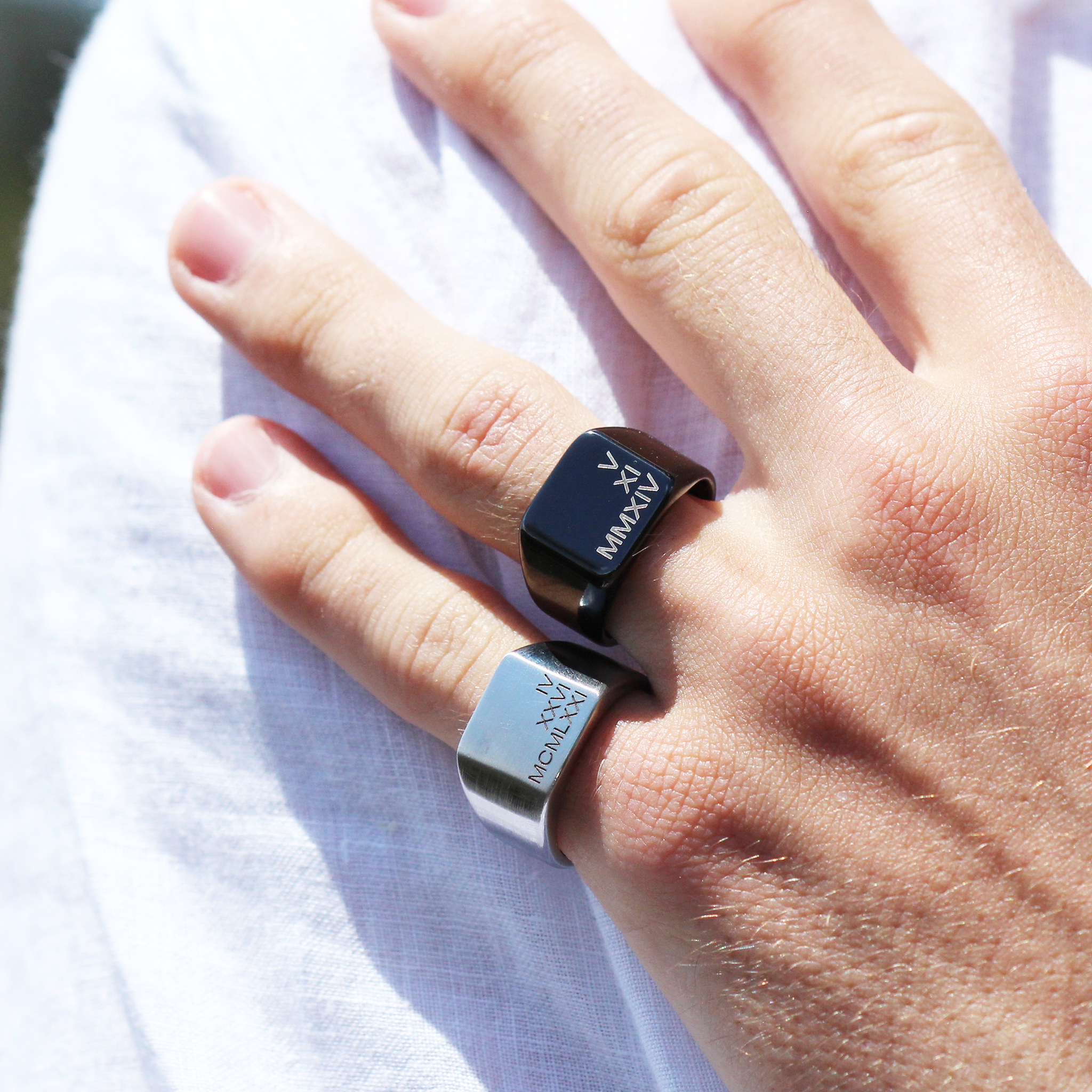 Simple Ring Black | Roman Numerals